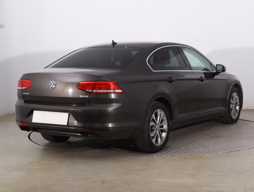 Volkswagen Passat, 2015