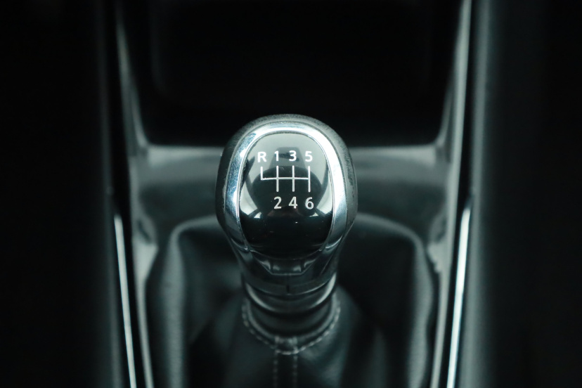 Nissan Pulsar, 2015