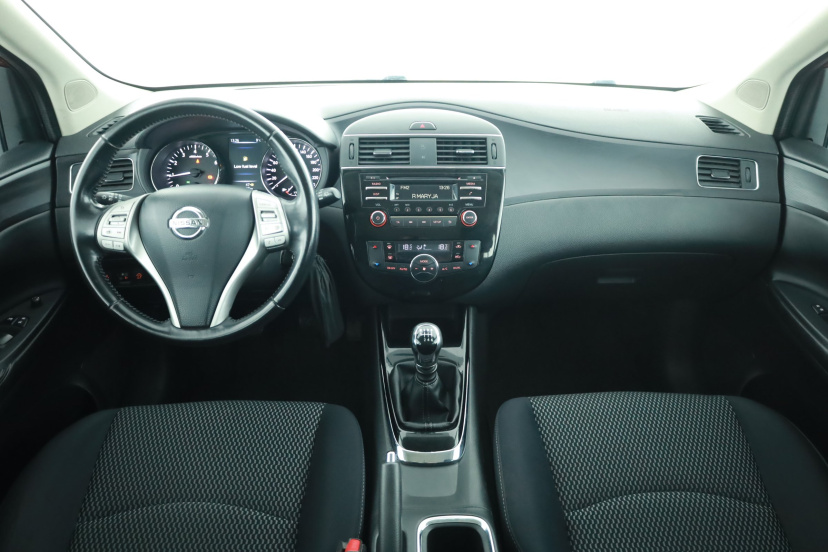 Nissan Pulsar, 2015