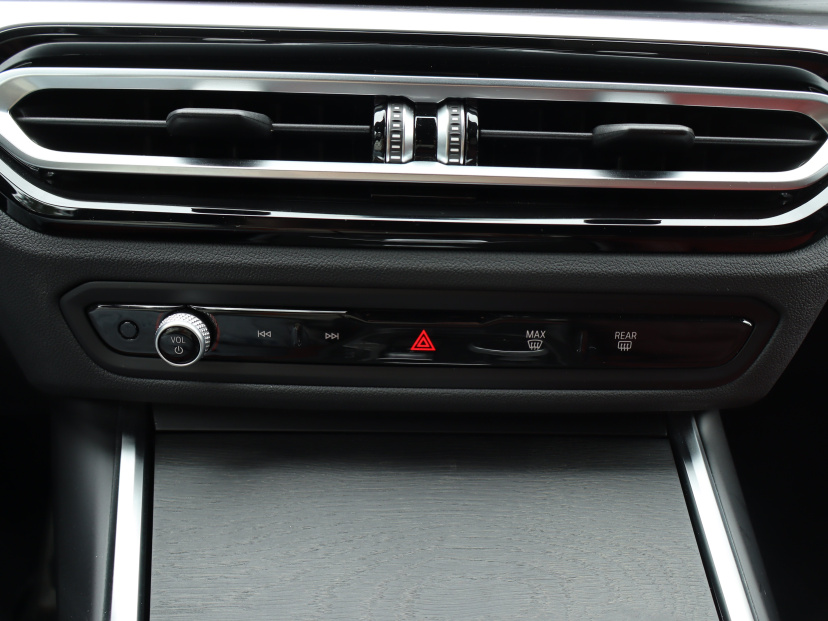 BMW 3, 2022