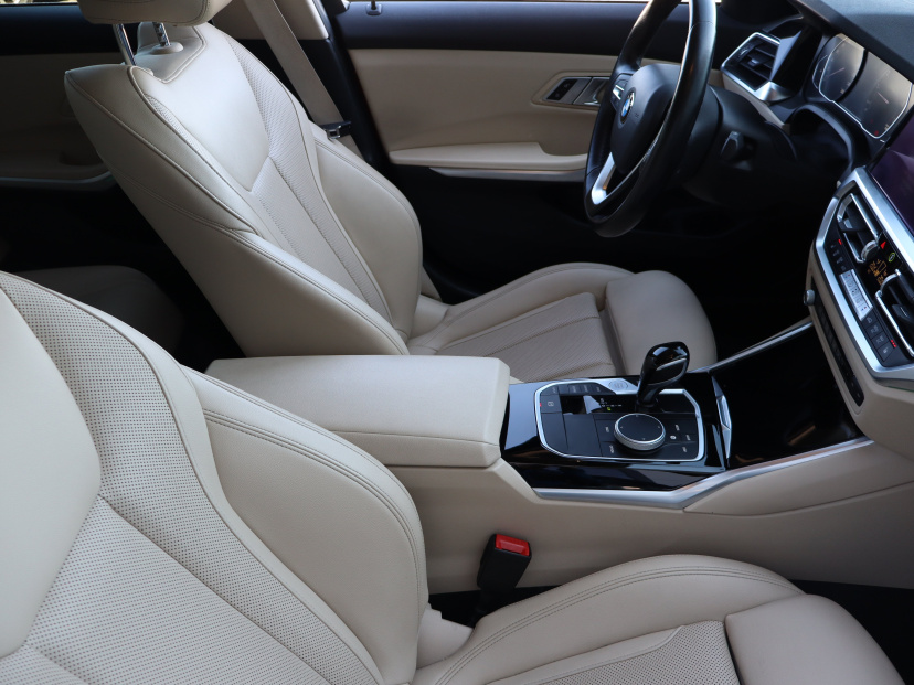 BMW 3, 2021