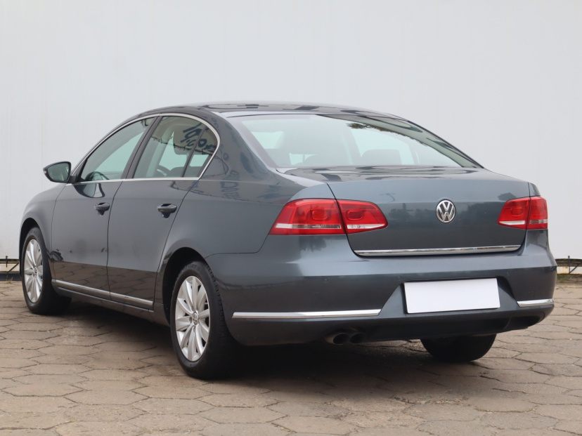 Volkswagen Passat, 2012