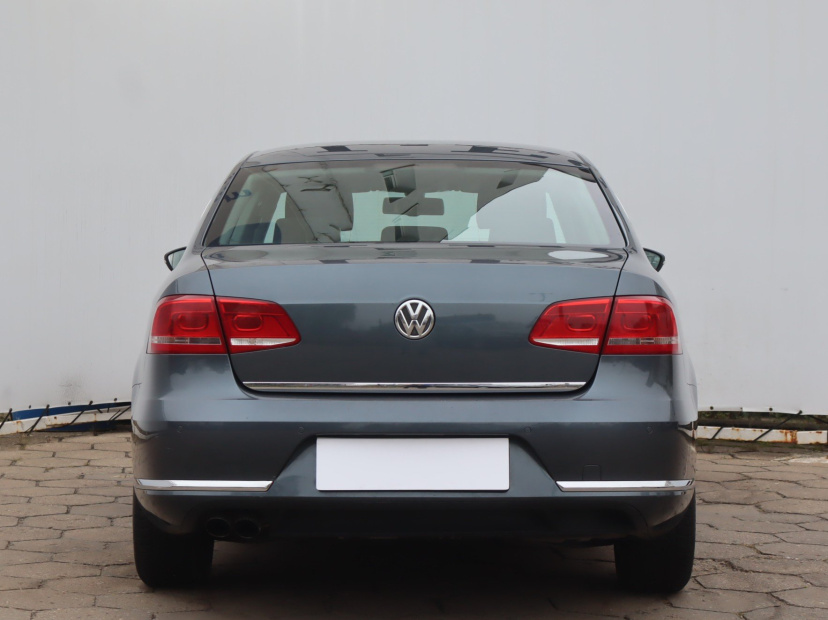 Volkswagen Passat, 2012