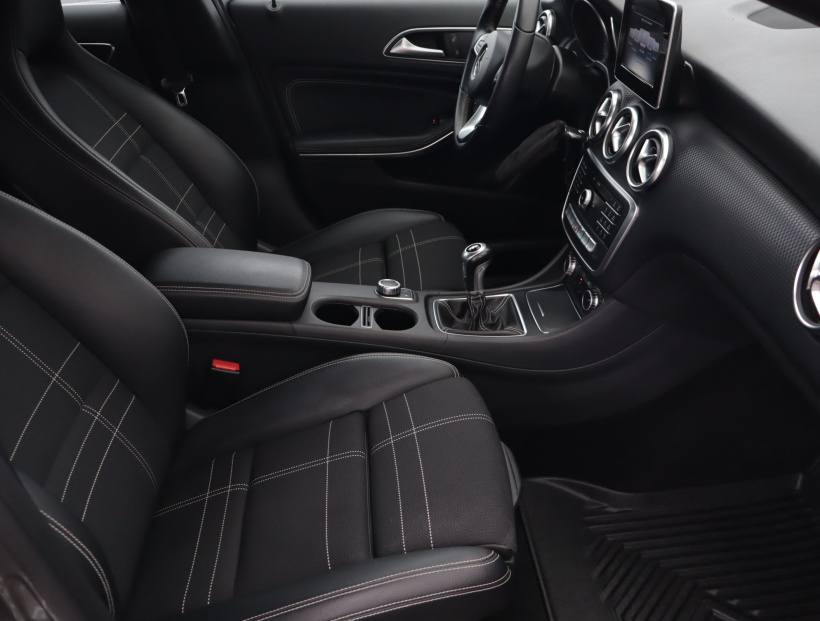 Mercedes-Benz A, 2016