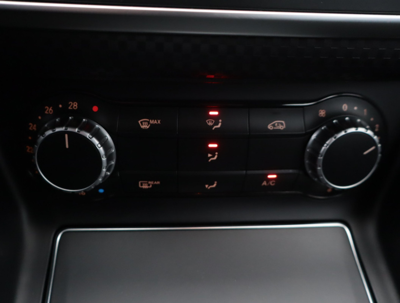 Mercedes-Benz A, 2016
