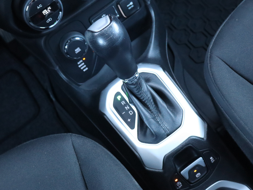 Jeep Renegade, 2015