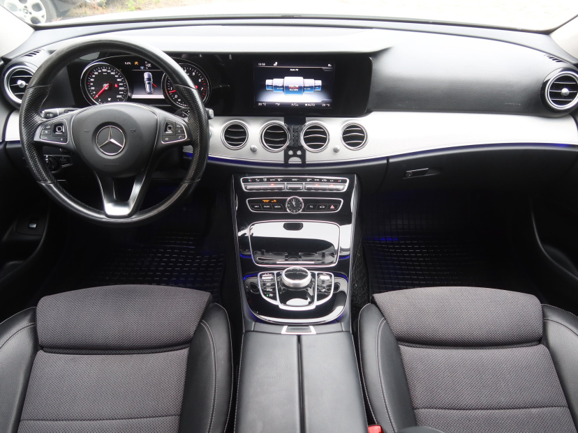 Mercedes-Benz E, 2016