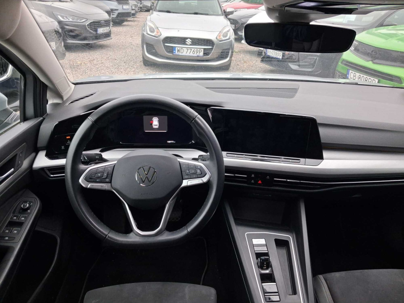Volkswagen Golf, 2023