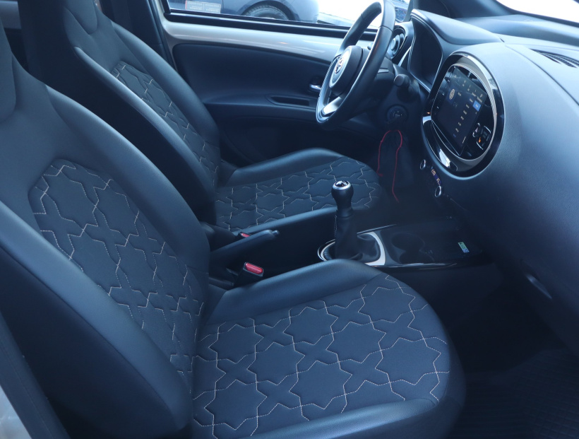 Toyota Aygo X, 2022