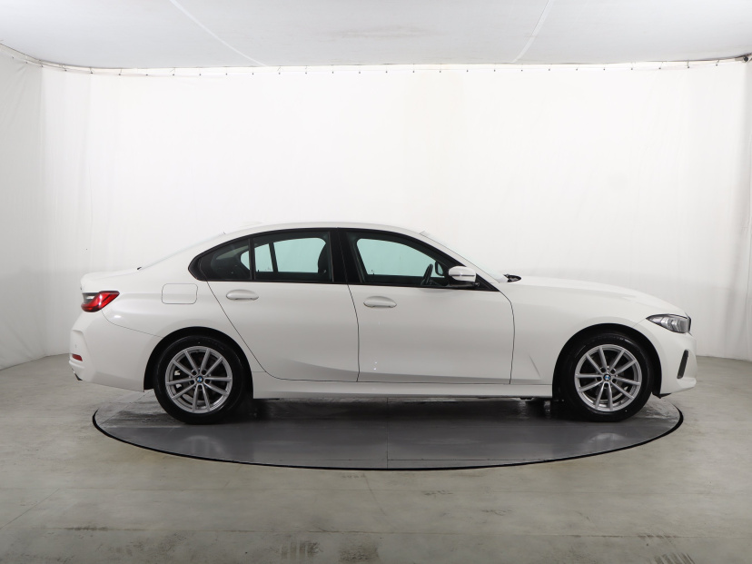 BMW 3, 2023 – zdjęcie 10