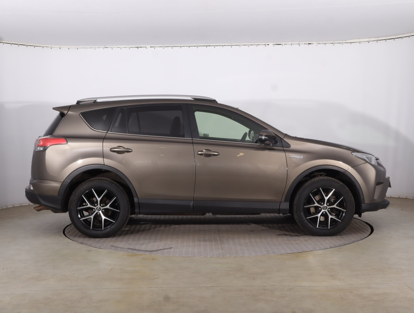 Toyota RAV 4, 2016
