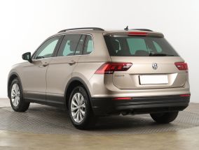Volkswagen Tiguan - 2016