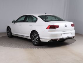Volkswagen Passat - 2021