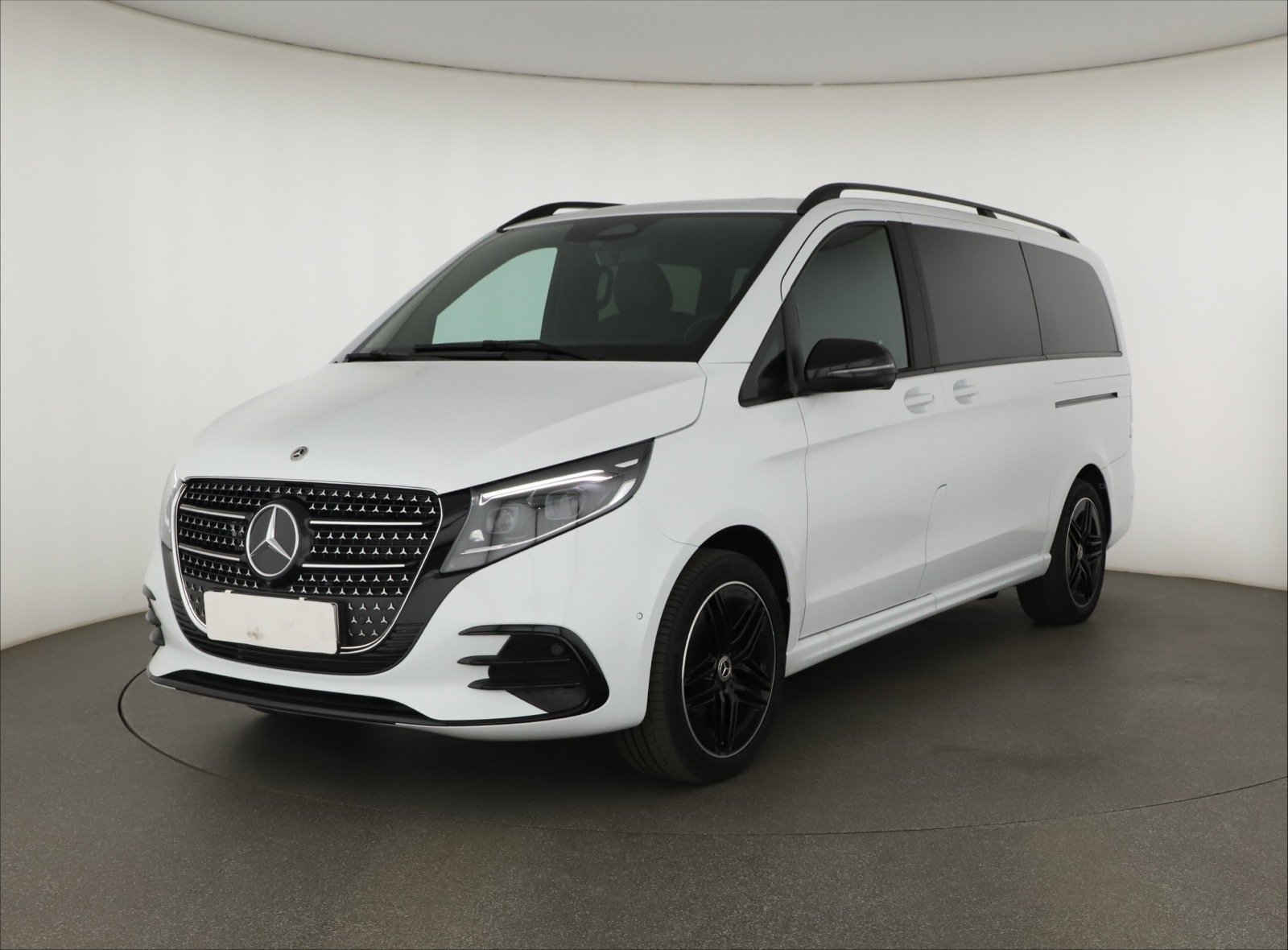Mercedes-Benz V - 2025
