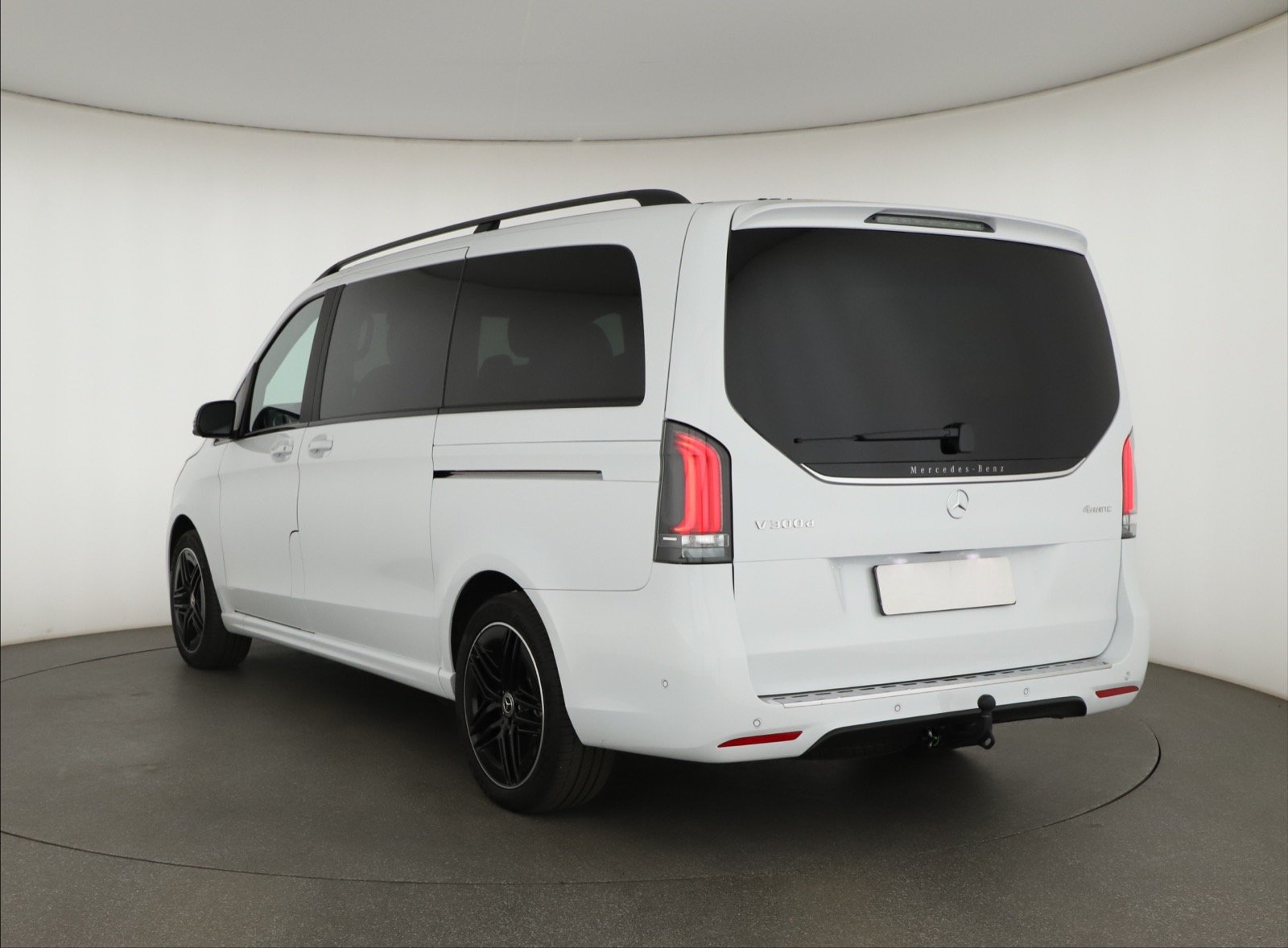 Mercedes-Benz V - 2025