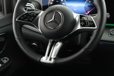 Mercedes-Benz V - 2025