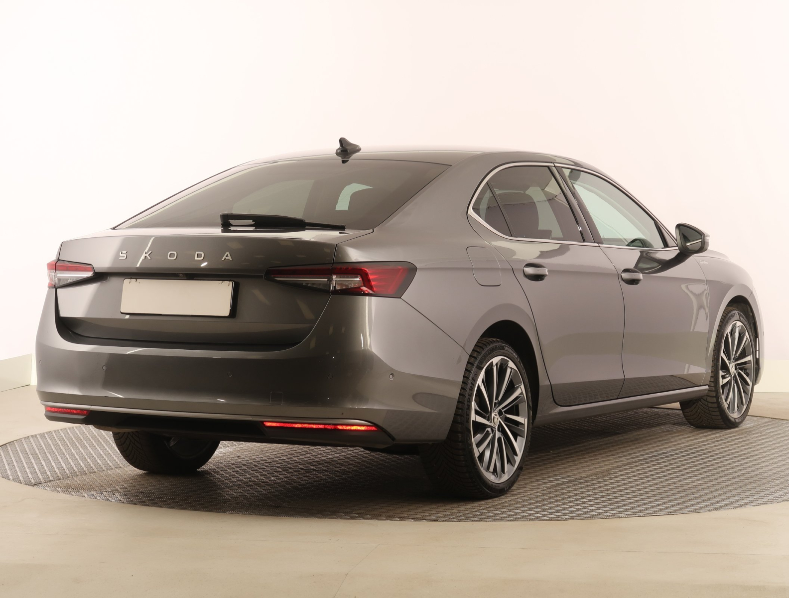 Škoda Superb - 2024