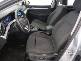 Volkswagen Golf - 2024
