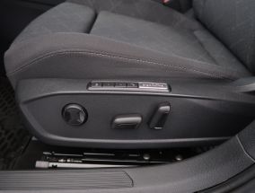 Volkswagen Golf - 2024