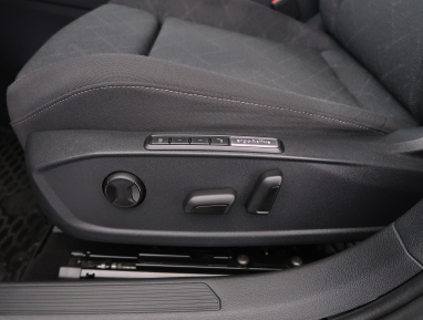 Volkswagen Golf - 2024