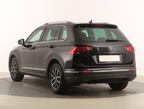 Volkswagen Tiguan - 2021