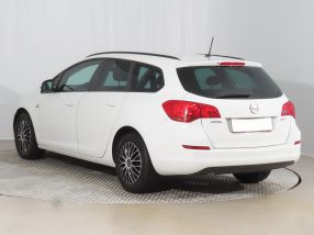 Opel Astra - 2012