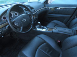 Mercedes-Benz E 2003