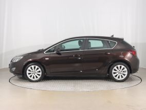 Opel Astra - 2012