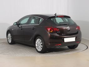 Opel Astra - 2012