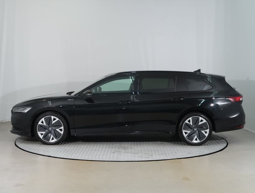 Škoda Superb, 2025