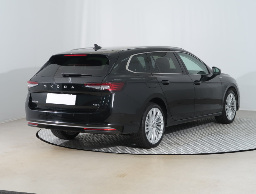 Škoda Superb, 2025