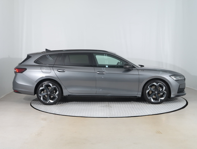 Škoda Superb, 2025