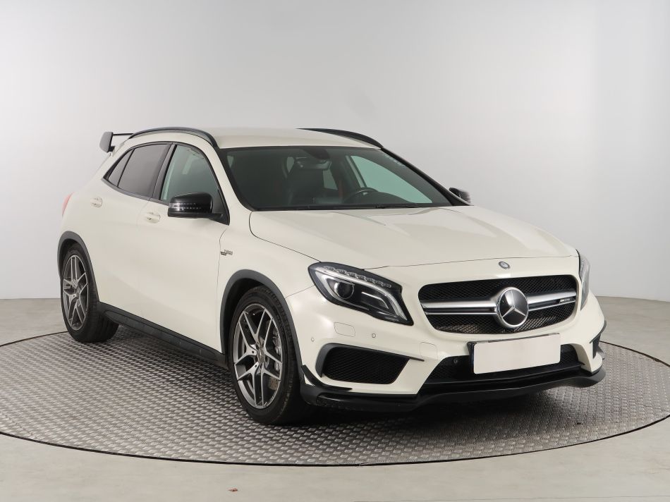 Mercedes-Benz GLA - 2015