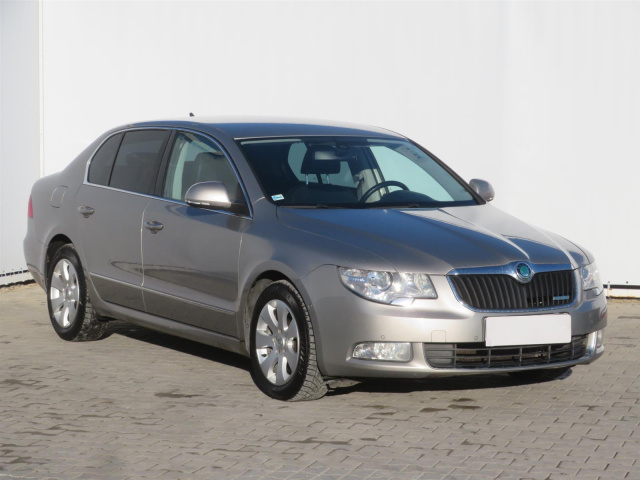 Škoda Superb 2011