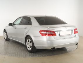 Mercedes-Benz E - 2009