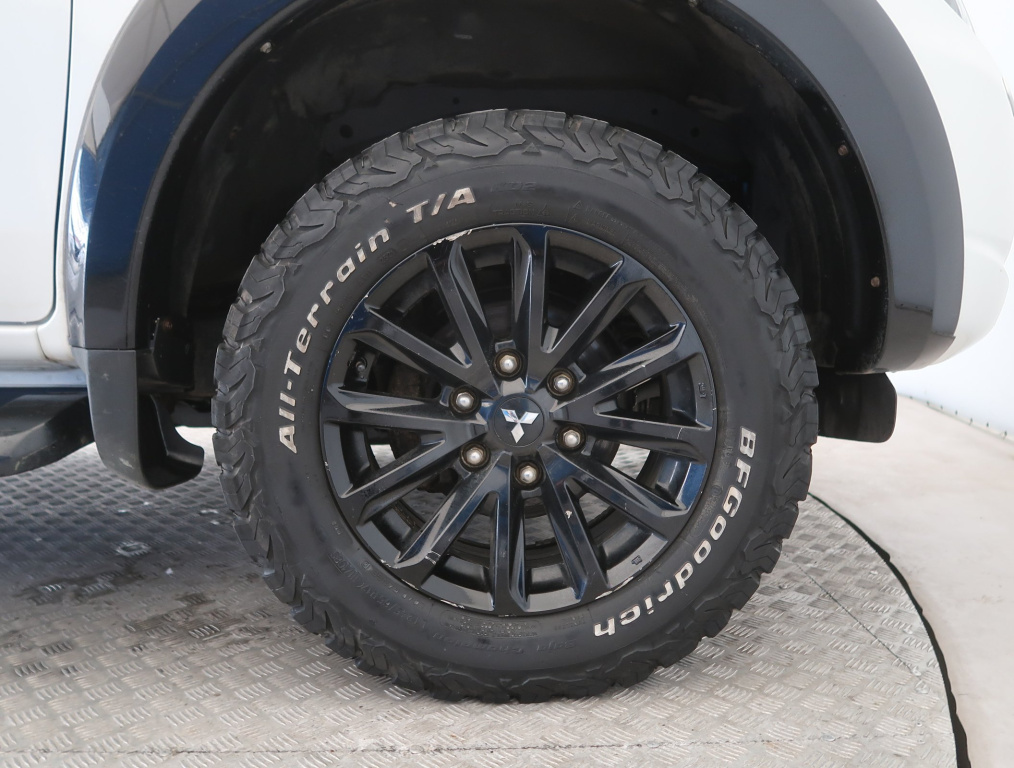 Mitsubishi L200
