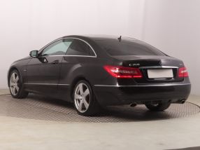 Mercedes-Benz E - 2009