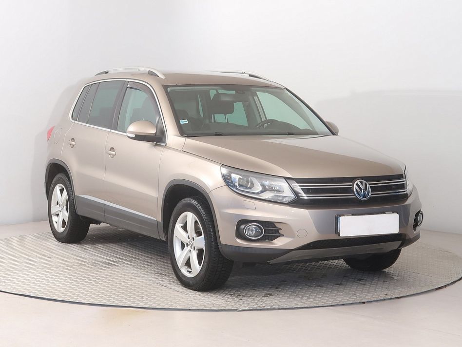 Volkswagen Tiguan - 2012