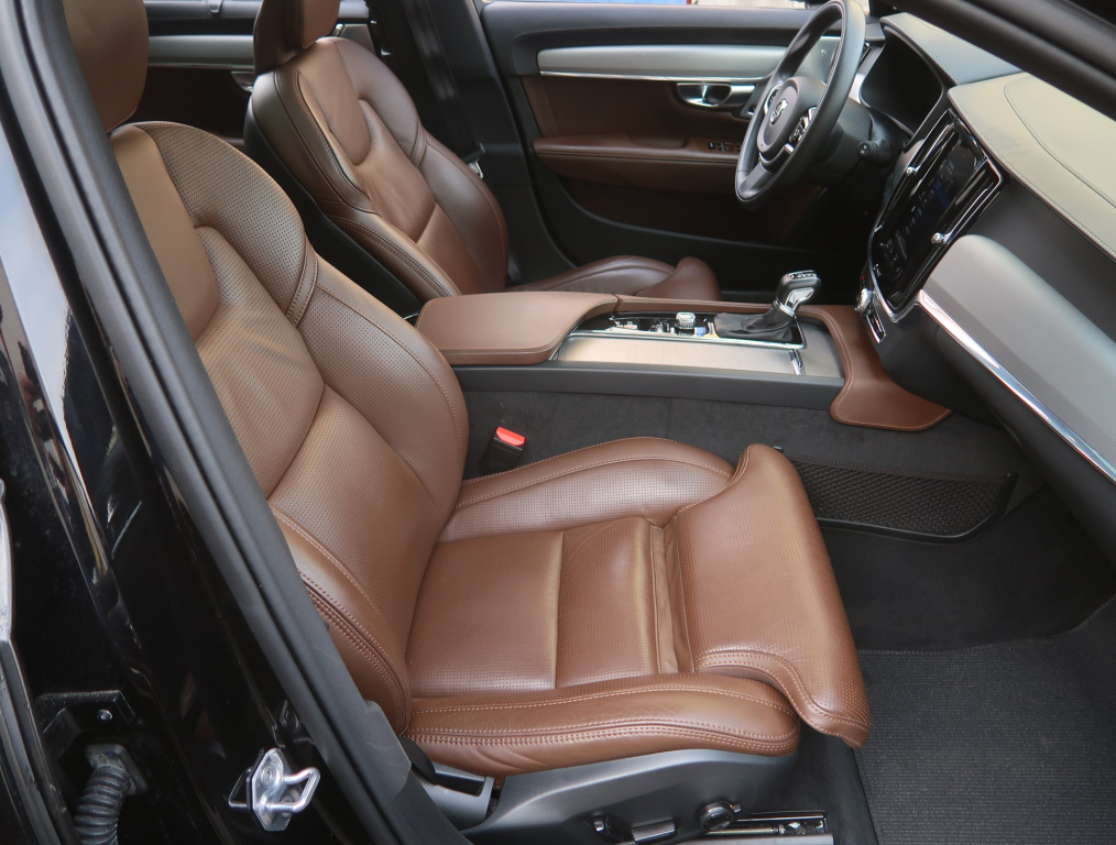 Volvo V90 Cross Country