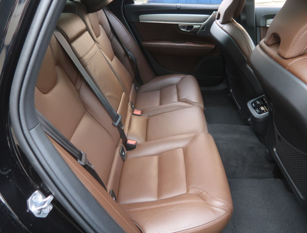 Volvo V90 Cross Country
