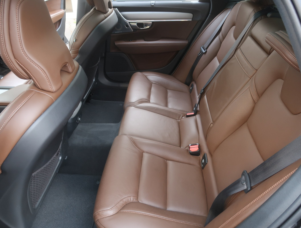 Volvo V90 Cross Country
