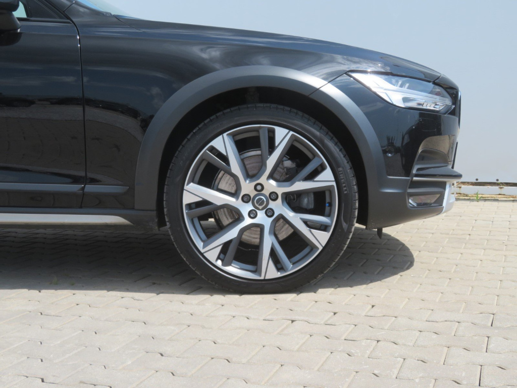 Volvo V90 Cross Country
