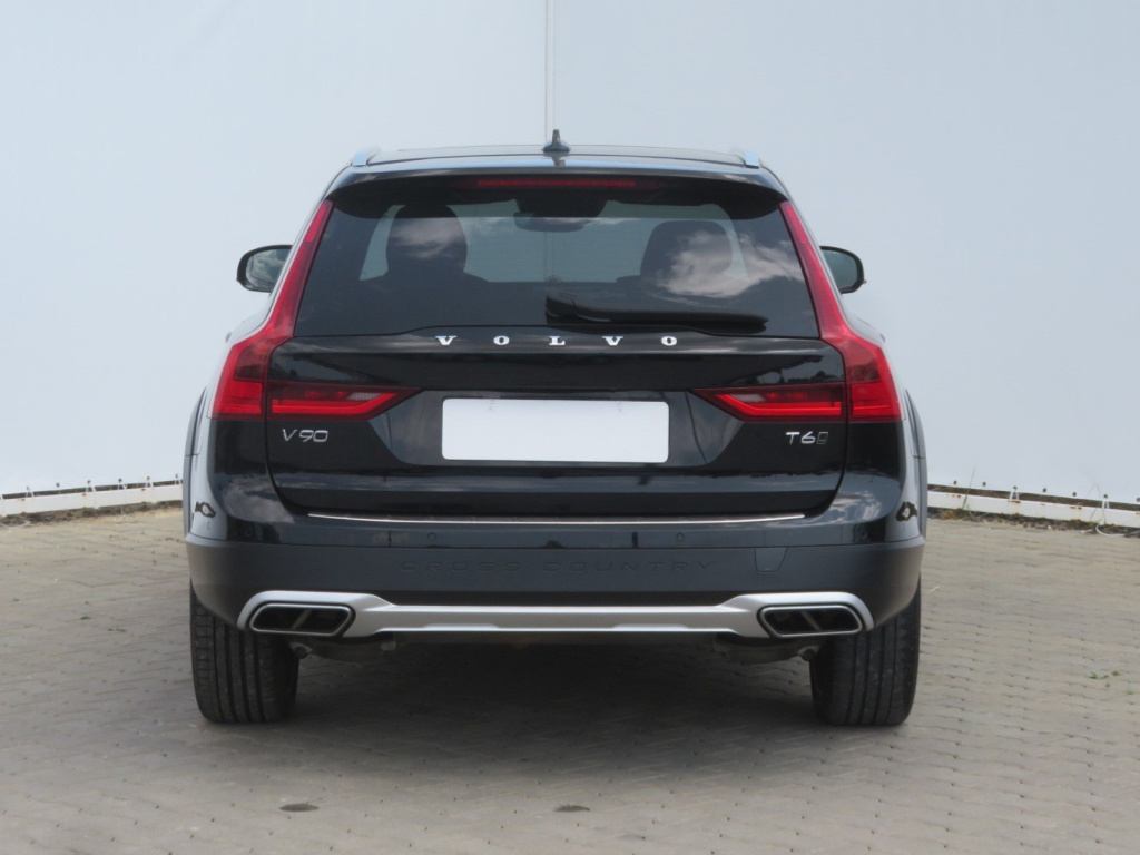 Volvo V90 Cross Country