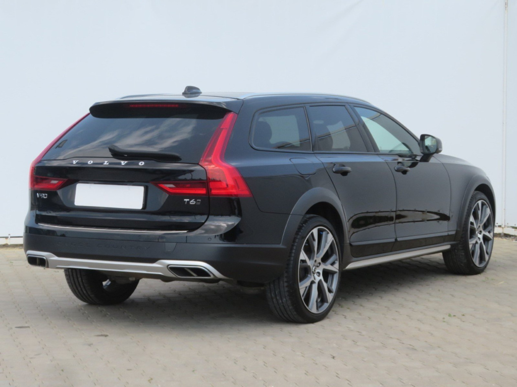 Volvo V90 Cross Country