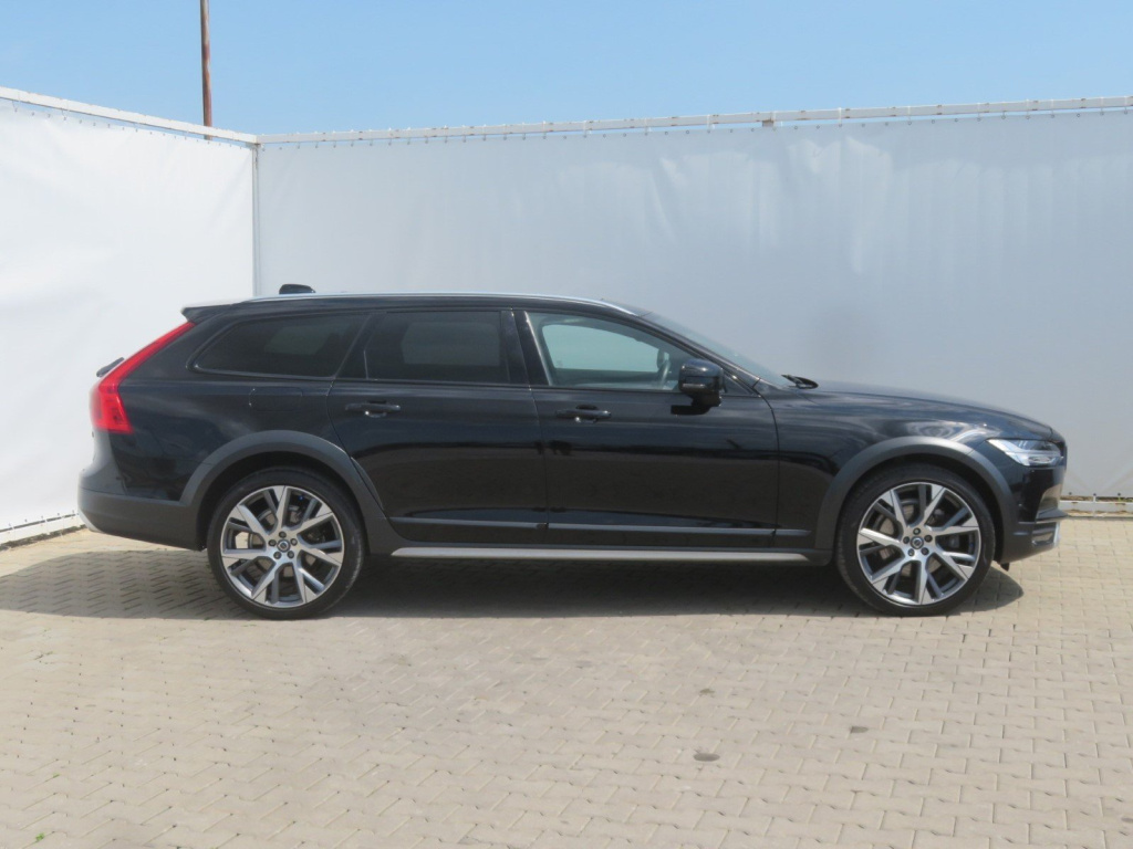 Volvo V90 Cross Country