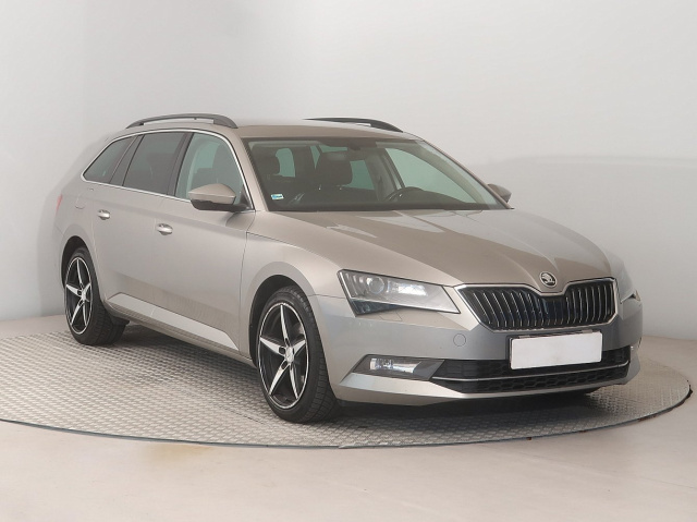 Škoda Superb 2016