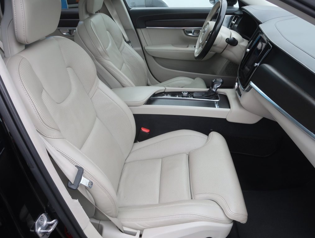 Volvo V90 Cross Country