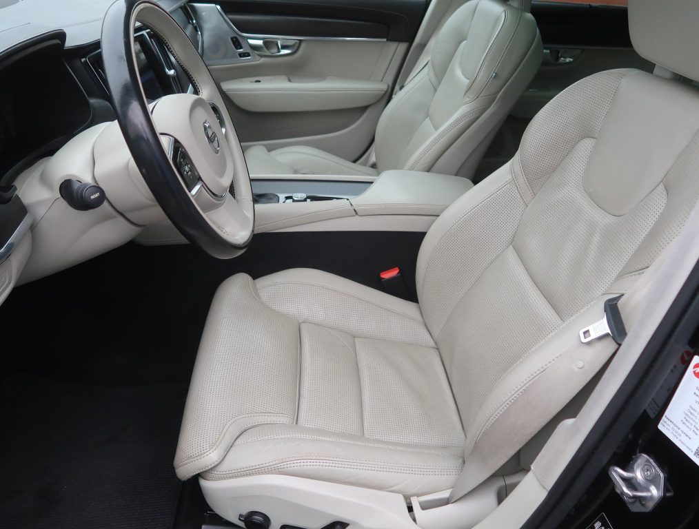 Volvo V90 Cross Country