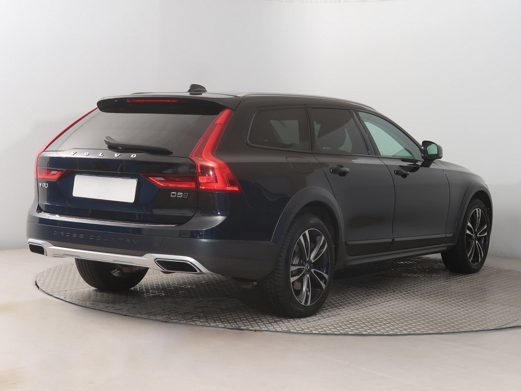 Volvo V90 Cross Country