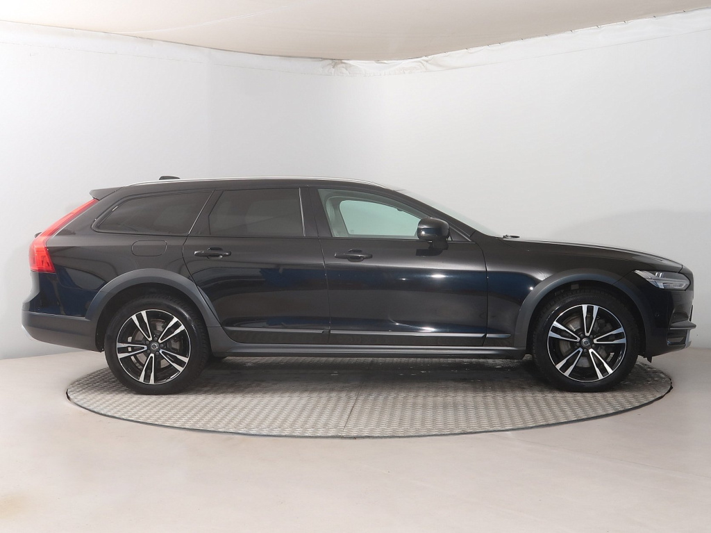 Volvo V90 Cross Country